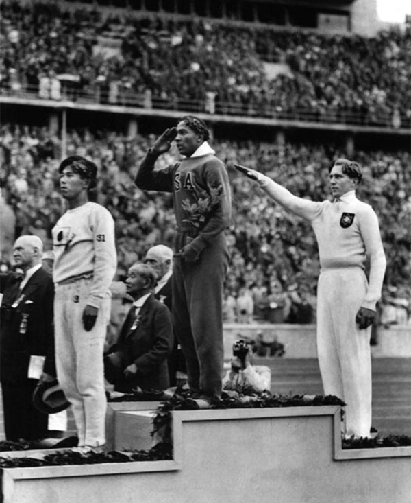 La foto iconicaIl podio di Jesse Owens, 1936 – Foto Elite