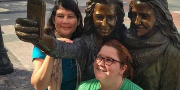 Texas Town Erects Controversial Selfie Statue
